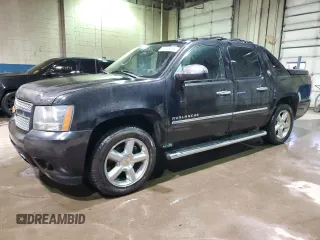 2013 Chevrolet Avalanche LTZ with VIN 3GNTKGE70DG318795, listed as a Copart auction lot 82638264 with 215,328 mi miles and Clean Title. Bid and sale history available at carsss.com. Image 1.