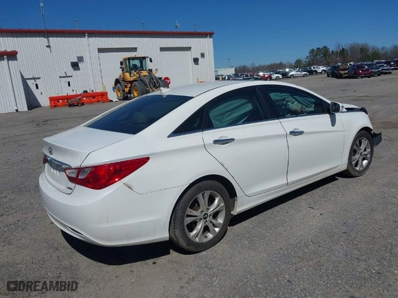 2013 Hyundai Sonata SE with VIN 5NPEC4ACXDH804800, listed as a IAAI auction lot 41794683 with 173,804 mi miles. Bid and sale history available at carsss.com. Image 4.