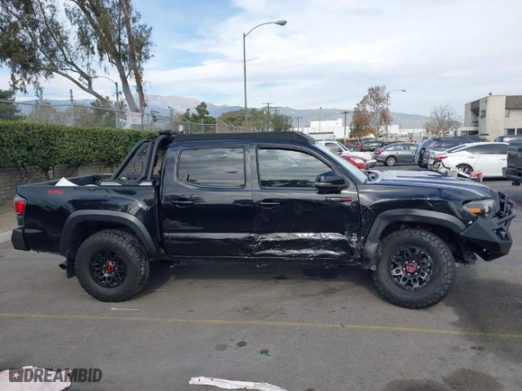 2019 Toyota Tacoma 4WD SR with VIN 5TFCZ5AN5KX193668, listed as a IAAI auction lot 41248429 with 60,812 mi miles. Bid and sale history available at carsss.com. Image 13.