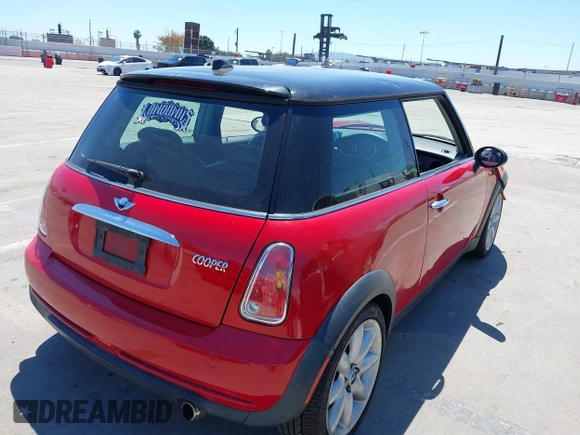 2005 MINI Hardtop z VIN WMWRC33485TJ65604, wystawiony jako IAAI lot #42239566 z przebiegiem 145 149 mil mil oraz . Historia ofert i sprzedaży dostępna na DreamBid. Obrazek 4.
