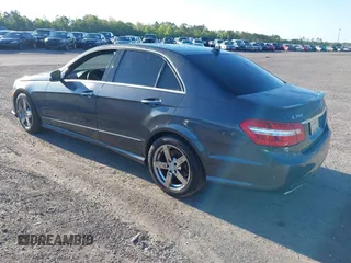 2013 Mercedes-Benz E-Class E 350 Luxury BlueTEC with VIN WDDHF2EB8DA741915, listed as a IAAI auction lot 42026412 with 105,569 mi miles. Bid and sale history available at carsss.com. Image 3.