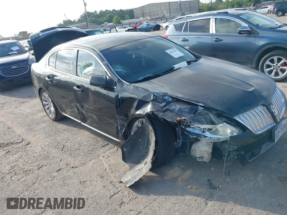 2009 Lincoln MKS z VIN 1LNHM94R89G608059, wystawiony jako IAAI lot #42252303 z przebiegiem 222 065 mil mil oraz . Historia ofert i sprzedaży dostępna na DreamBid. Obrazek 1.