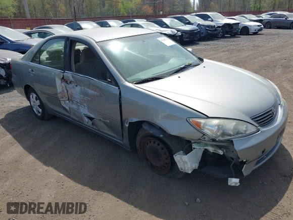 2006 Toyota Camry STD z VIN JTDBE32K063060782, wystawiony jako IAAI lot #42105775 z przebiegiem 304 961 mil mil oraz . Historia ofert i sprzedaży dostępna na DreamBid. Obrazek 1.