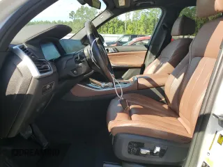 2021 BMW X5 xDrive40i z VIN 5UXCR6C0XM9E49285, wystawiony jako Copart lot #60897325 z przebiegiem 57 314 mil mil oraz Szkoda całkowita • Salvage title. Historia ofert i sprzedaży dostępna na DreamBid. Obrazek 7.