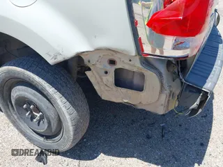 2009 Ford Escape Limited z VIN 1FMCU04G79KB35059, wystawiony jako IAAI lot #42302842 z przebiegiem 248 440 mil mil oraz . Historia ofert i sprzedaży dostępna na DreamBid. Obrazek 6.