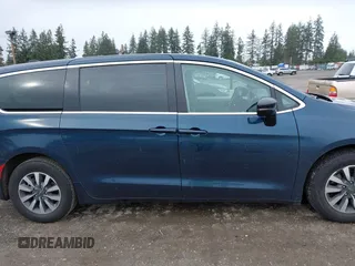 2024 Chrysler Pacifica Hybrid Select z VIN 2C4RC1S73RR188434, wystawiony jako IAAI lot #41857086 z przebiegiem 19 244 mil mil oraz . Historia ofert i sprzedaży dostępna na DreamBid. Obrazek 13.