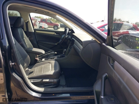 2020 Volkswagen Passat 2.0T SE with VIN 1VWWA7A34LC024309, listed as a IAAI auction lot 41839846 with 133,999 mi miles. Bid and sale history available at carsss.com. Image 5.