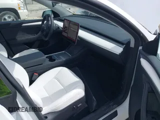 2025 Tesla Model Y Long Range with VIN 7SAYGDEE2SA337378, listed as a IAAI auction lot 41940840 with 1,676 mi miles and . Bid and sale history available at DreamBid. Image 5.