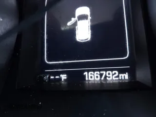 2018 Hyundai Santa Fe SE z VIN KM8SMDHF8JU289373, wystawiony jako IAAI lot #41935388 z przebiegiem 166 792 mil mil oraz . Historia ofert i sprzedaży dostępna na DreamBid. Obrazek 16.