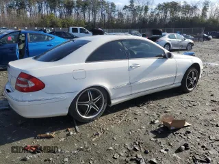2005 Mercedes-Benz CLK 320 z VIN WDBTJ65J95F148455, wystawiony jako Copart lot #46661625 z przebiegiem 172 524 mil mil oraz Szkody całkowita. Historia ofert i sprzedaży dostępna na DreamBid. Obrazek 3.