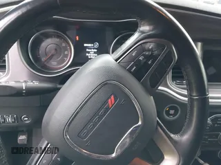 2020 Dodge Charger SXT z VIN 2C3CDXBG3LH215901, wystawiony jako IAAI lot #41449538 z przebiegiem 71 578 mil mil oraz . Historia ofert i sprzedaży dostępna na DreamBid. Obrazek 7.