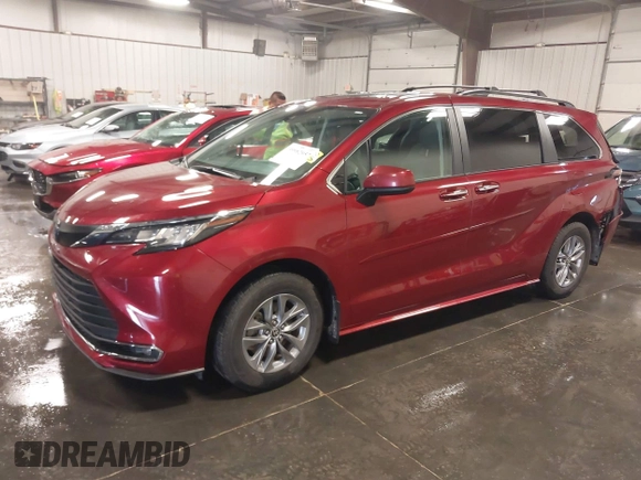 2022 Toyota Sienna XLE with VIN 5TDJRKEC2NS123067, listed as a IAAI auction lot 39982057 with 70,236 mi miles and . Bid and sale history available at DreamBid. Image 2.