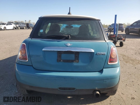 2008 MINI Hardtop z VIN WMWMF335X8TT62496, wystawiony jako Copart lot #52482015 z przebiegiem 188 965 mil mil oraz Szkoda całkowita • Salvage title. Historia ofert i sprzedaży dostępna na DreamBid. Obrazek 6.