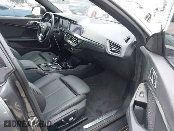 2021 BMW 2 Series 228i xDrive z VIN WBA73AK02M7H54202, wystawiony jako IAAI lot #42174722 z przebiegiem 44 109 mil mil oraz . Historia ofert i sprzedaży dostępna na DreamBid. Obrazek 5.