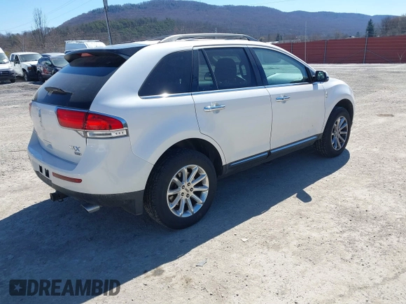 2015 Lincoln MKX with VIN 2LMDJ8JK5FBL28180, listed as a IAAI auction lot 41902983 with 112,790 mi miles. Bid and sale history available at carsss.com. Image 4.