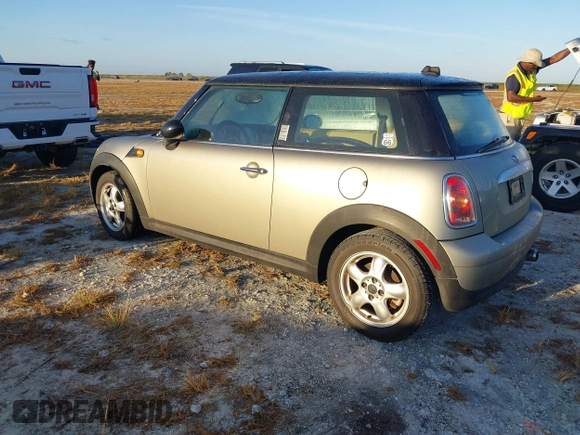 2007 MINI Hardtop with VIN WMWMF33587TU60750, listed as a IAAI auction lot 40640995 with Not Provided miles and . Bid and sale history available at DreamBid. Image 3.