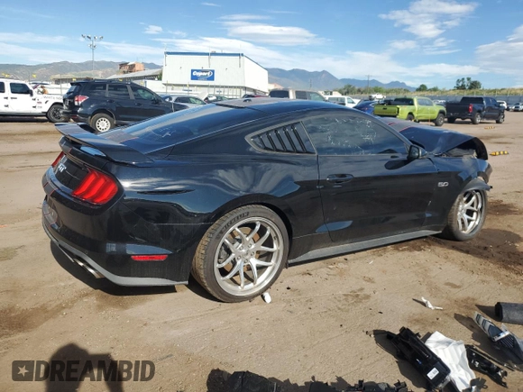 2019 Ford Mustang GT z VIN 1FA6P8CF2K5189704, wystawiony jako Copart lot #68837284 z przebiegiem Nie podano mil oraz Szkody całkowita. Historia ofert i sprzedaży dostępna na DreamBid. Obrazek 3.