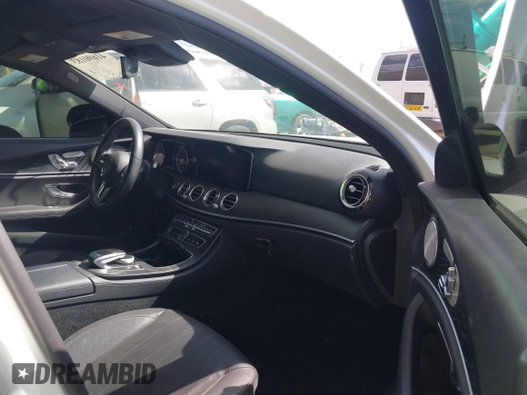 2019 Mercedes-Benz E-Class E 300 with VIN WDDZF4JB8KA566102, listed as a IAAI auction lot 41690183 with 89,085 mi miles. Bid and sale history available at carsss.com. Image 5.