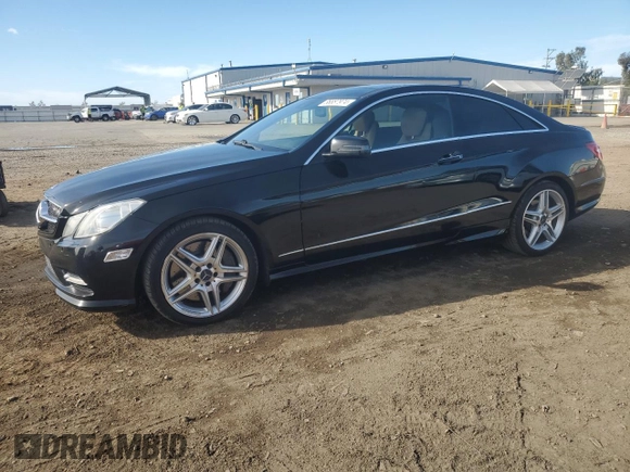 2013 Mercedes-Benz E 550 z VIN WDDKJ7DB7DF203289, wystawiony jako Copart lot #86887974 z przebiegiem 130 987 mil mil oraz Szkoda całkowita • Salvage title. Historia ofert i sprzedaży dostępna na DreamBid. Obrazek 1.