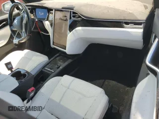 2016 Tesla Model X 70D z VIN 5YJXCAE26GF004233, wystawiony jako Copart lot #58378805 z przebiegiem 90 133 mil mil oraz Szkoda całkowita • Salvage title. Historia ofert i sprzedaży dostępna na DreamBid. Obrazek 8.