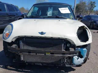 2008 MINI Hardtop with VIN WMWMF33598TU66736, listed as a IAAI auction lot 42118994 with 136,569 mi miles and . Bid and sale history available at DreamBid. Image 6.