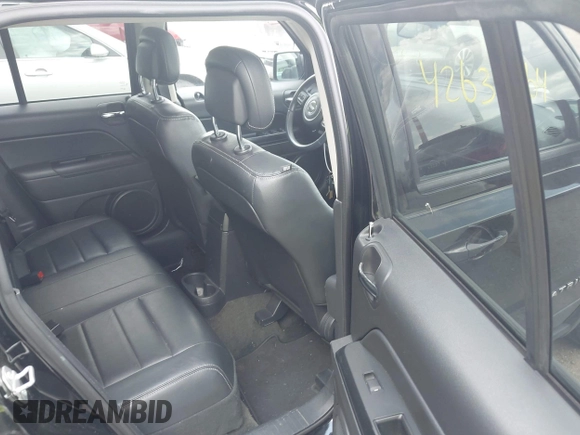 2016 Jeep Patriot Latitude z VIN 1C4NJRFB0GD814670, wystawiony jako IAAI lot #42638264 z przebiegiem 125 190 mil mil oraz . Historia ofert i sprzedaży dostępna na DreamBid. Obrazek 8.