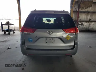 2014 Toyota Sienna LE AAS z VIN 5TDKK3DC6ES455092, wystawiony jako Copart lot #55516435 z przebiegiem 256 846 mil mil oraz Szkoda całkowita • Salvage title. Historia ofert i sprzedaży dostępna na DreamBid. Obrazek 6.
