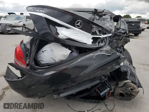 2016 Mercedes-Benz C 300 z VIN WDDWF4JBXGR138415, wystawiony jako Copart lot #58487715 z przebiegiem 110 802 mil mil oraz Szkoda całkowita • Salvage title. Historia ofert i sprzedaży dostępna na DreamBid. Obrazek 6.