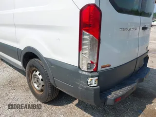 2015 Ford Transit Cargo z VIN 1FTNE1ZM4FKB15801, wystawiony jako IAAI lot #42674219 z przebiegiem 228 634 mil mil oraz . Historia ofert i sprzedaży dostępna na DreamBid. Obrazek 20.