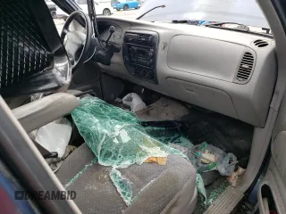 2000 Ford Explorer XLS z VIN 1FMZU62X7YZA65813, wystawiony jako Copart lot #72015374 z przebiegiem 372 066 mil mil oraz Nie do naprawy • Non repairable. Historia ofert i sprzedaży dostępna na DreamBid. Obrazek 8.