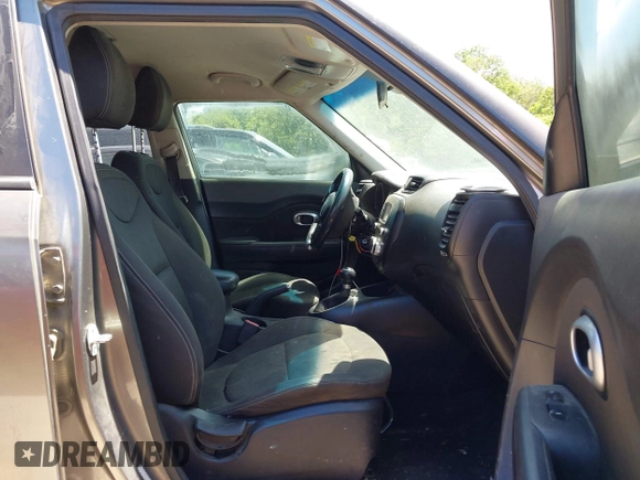 2016 Kia Soul z VIN KNDJN2A25G7372209, wystawiony jako IAAI lot #42245498 z przebiegiem 147 618 mil mil oraz . Historia ofert i sprzedaży dostępna na DreamBid. Obrazek 5.
