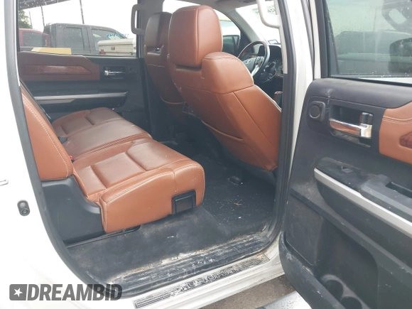 2015 Toyota Tundra Platinum z VIN 5TFGY5F14FX178336, wystawiony jako IAAI lot #42468099 z przebiegiem 239 977 mil mil oraz . Historia ofert i sprzedaży dostępna na DreamBid. Obrazek 8.