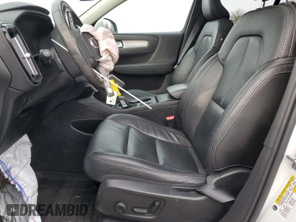 2021 Volvo XC40 Momentum with VIN YV4162UK0M2408578, listed as a Copart auction lot 81620584 with 35,560 mi miles and Salvage Title. Bid and sale history available at carsss.com. Image 7.