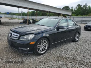 2013 Mercedes-Benz C 300 Sport z VIN WDDGF8AB6DA834789, wystawiony jako Copart lot #56175185 z przebiegiem 142 324 mil mil oraz Szkoda całkowita • Salvage title. Historia ofert i sprzedaży dostępna na DreamBid. Obrazek 1.