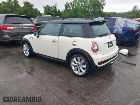 2012 MINI Hardtop S z VIN WMWSV3C59CT386436, wystawiony jako IAAI lot #42254715 z przebiegiem 60 260 mil mil oraz . Historia ofert i sprzedaży dostępna na DreamBid. Obrazek 3.