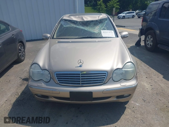 2002 Mercedes-Benz C 230/260/280/320 z VIN WDBRF61J32E005536, wystawiony jako IAAI lot #42527472 z przebiegiem 9 601 mil mil oraz . Historia ofert i sprzedaży dostępna na DreamBid. Obrazek 12.