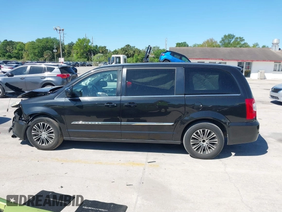 2014 Chrysler Town & Country S with VIN 2C4RC1HG1ER304229, listed as a IAAI auction lot 41807902 with 139,266 mi miles. Bid and sale history available at carsss.com. Image 14.