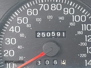 2000 Ford Crown Victoria Police Interceptor с VIN 2FAFP71W0YX183498, выставлен на аукционе IAAI как лот 42388246 с пробегом 250 591 миль миль и . История ставок и продаж доступна на DreamBid. Изображение 15.