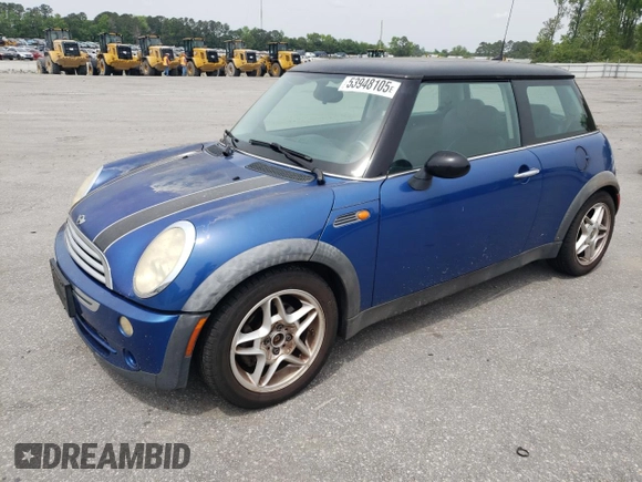 2005 MINI Hardtop z VIN WMWRC33575TJ72830, wystawiony jako Copart lot #53948105 z przebiegiem 121 751 mil mil oraz Szkoda całkowita • Salvage title. Historia ofert i sprzedaży dostępna na DreamBid. Obrazek 1.