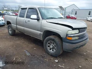 2000 Chevrolet Silverado 1500 LS with VIN 2GCEK19T3Y1266020, listed as a IAAI auction lot 42060263 with 270,921 mi miles. Bid and sale history available at carsss.com. Image 1.