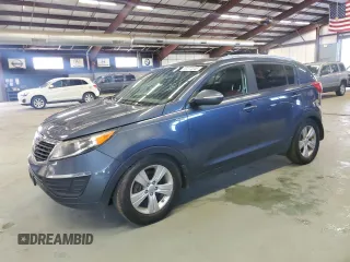 2013 Kia Sportage LX z VIN KNDPBCA23D7463368, wystawiony jako Copart lot #56277245 z przebiegiem 162 537 mil mil oraz Czysty tytuł • Clean title. Historia ofert i sprzedaży dostępna na DreamBid. Obrazek 1.