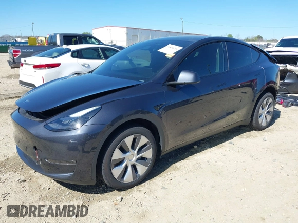 2024 Tesla Model Y Long Range z VIN 7SAYGDEE8RA262082, wystawiony jako IAAI lot #41834216 z przebiegiem 11 536 mil mil oraz . Historia ofert i sprzedaży dostępna na DreamBid. Obrazek 21.