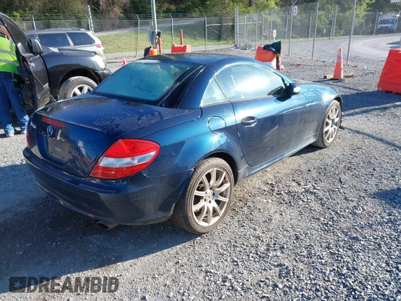 2005 Mercedes-Benz SLK 230/320 z VIN WDBWK56F55F040655, wystawiony jako IAAI lot #41971320 z przebiegiem 65 332 mil mil oraz . Historia ofert i sprzedaży dostępna na DreamBid. Obrazek 4.
