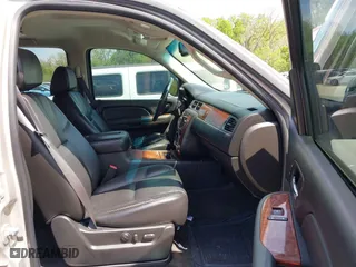 2007 Chevrolet Suburban LT with VIN 3GNFK16367G246091, listed as a IAAI auction lot 42105259 with 216,014 mi miles. Bid and sale history available at carsss.com. Image 5.
