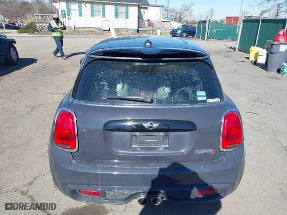 2015 MINI Cooper Hardtop S with VIN WMWXP7C53F2A38104, listed as a IAAI auction lot 41639860 with NaN miles. Bid and sale history available at carsss.com. Image 17.