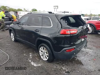 2015 Jeep Cherokee Latitude with VIN 1C4PJLCB0FW676917, listed as a IAAI auction lot 41928270 with 181,134 mi miles and . Bid and sale history available at carsss.com. Image 3.