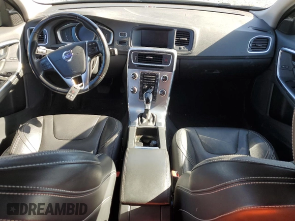 2018 Volvo V60 Dynamic with VIN YV140MEL4J2390449, listed as a Copart auction lot 46272124 with 124,513 mi miles. Bid and sale history available at carsss.com. Image 8.