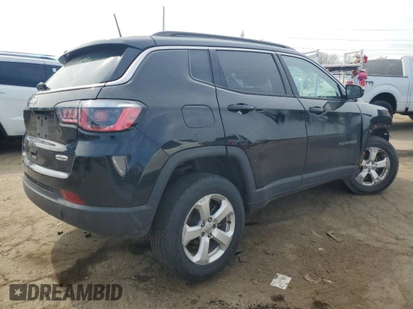 2018 Jeep Compass Latitude z VIN 3C4NJDBB8JT349369, wystawiony jako Copart lot #53647135 z przebiegiem Nie podano mil oraz Tytuł czysty. Historia ofert i sprzedaży dostępna na DreamBid. Obrazek 3.