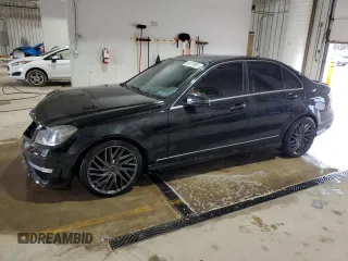 2013 Mercedes-Benz C 300 Sport z VIN WDDGF8ABXDG082799, wystawiony jako Copart lot #64816985 z przebiegiem 130 823 mil mil oraz Szkoda całkowita • Salvage title. Historia ofert i sprzedaży dostępna na DreamBid. Obrazek 1.