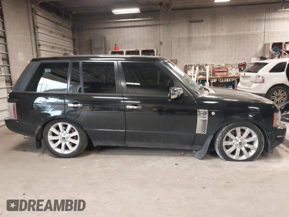 2008 Land Rover Range Rover SC z VIN SALMF13418A290834, wystawiony jako IAAI lot #41833608 z przebiegiem 184 122 mil mil oraz . Historia ofert i sprzedaży dostępna na DreamBid. Obrazek 13.
